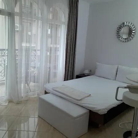 מלון דירות Dawn Park Deluxe 2*