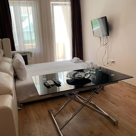 מלון דירות Dawn Park Deluxe 2*