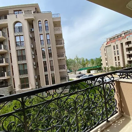 מלון דירות Dawn Park Deluxe 2*