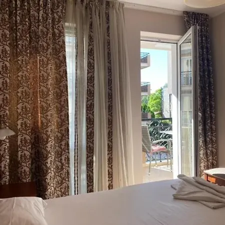 Dawn Park Deluxe סאני ביץ'