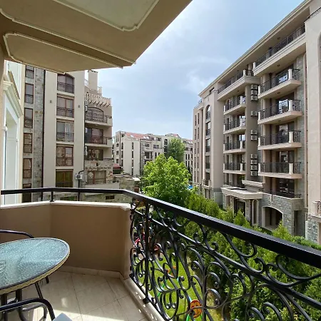 Dawn Park Deluxe סאני ביץ'