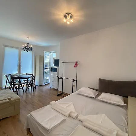 Dawn Park Deluxe סאני ביץ'