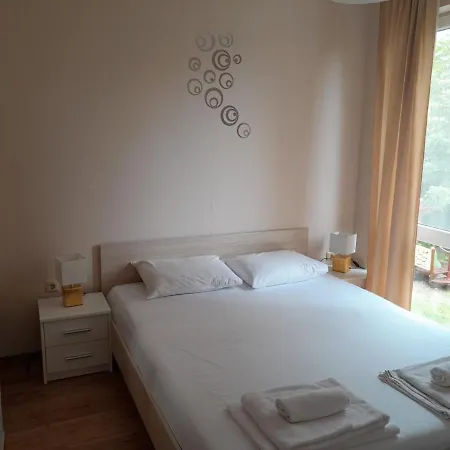 Dawn Park Deluxe Apart-hotel 2*