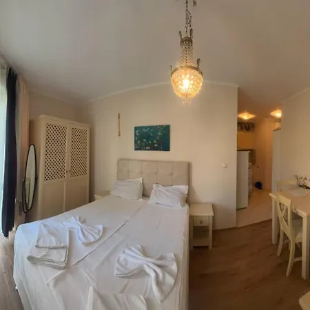 Dawn Park Deluxe Aparthotel
